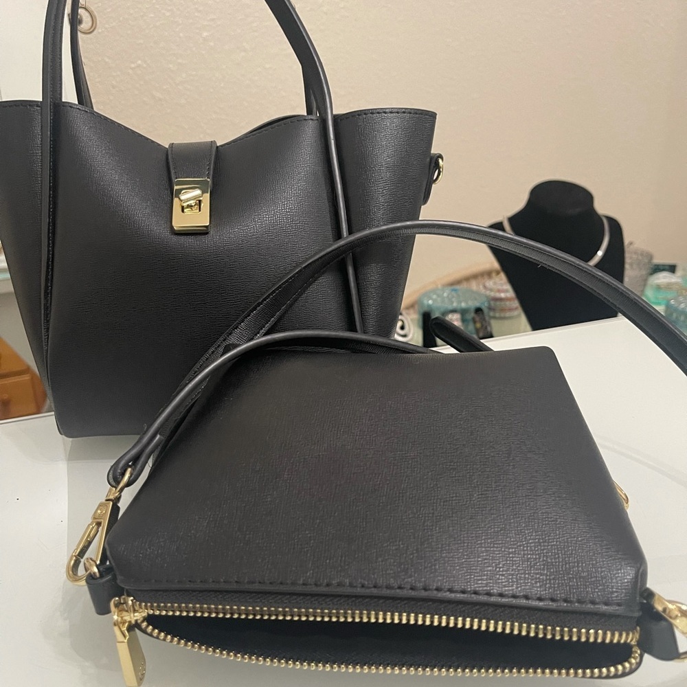 Bag set. Multi use crossbody handbag makeup bag clutch. - Picture 3 of 13